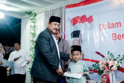 Ngaji Bareng KH Faidzun: Merayakan HUT RI Ke-79 dan Pembagian Hadiah Lomba di Desa Tanjungsari